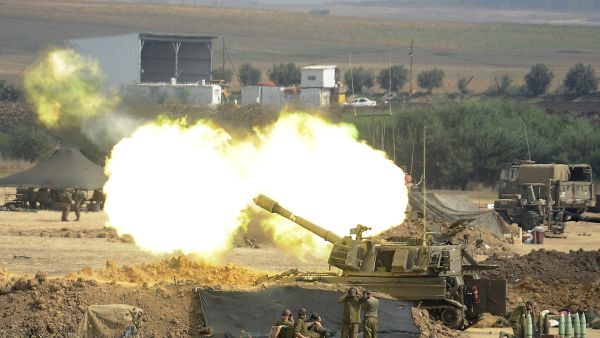 Israel Defense Forces on 29 July 2014 firing at one of the 70 Gaza targets struck overnight (David Buimovitch, AFP).