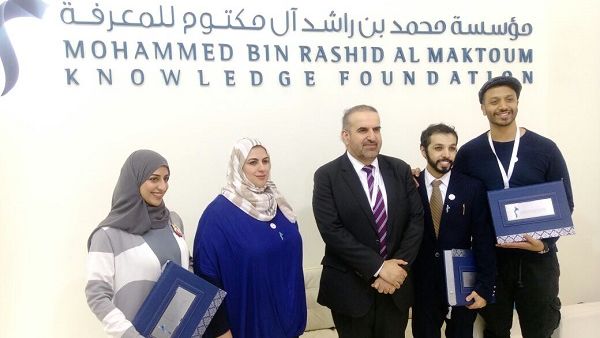 جمال بن حويرب مع الكتاب الشباب.