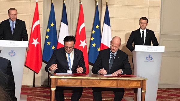 جرى توقيع الاتفاق المبدئي مع إيرباص في حفل حضره إردوغان ومضيفه الرئيس الفرنسي إيمانويل ماكرون.