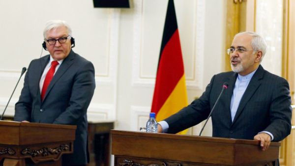 Iran's Foreign Minister Mohammad Javad Zarif (R) and his German counterpart, Frank-Walter Steinmeier, during a meeting on February 2, 2016, in Tehran. (Atta Kenare/ AFP)