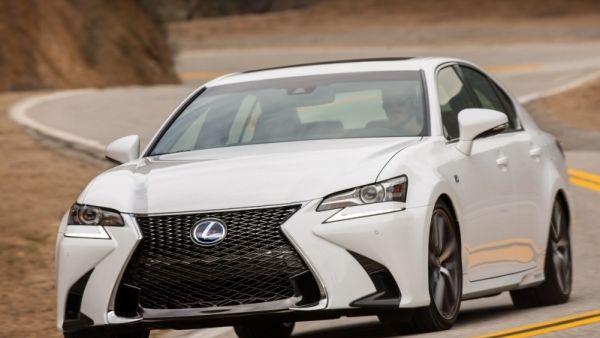 لكزس قامت بإطلاق فئات هجينة من مجموعة من سياراتها ومنها CT, ES, GS, NX, RX، و LC.