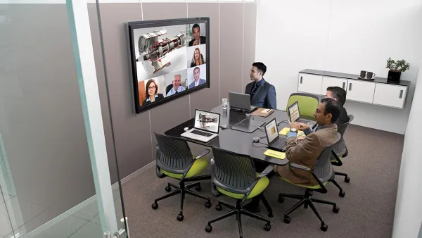 غرفة الاجتماعات السريعة huddle room هي قاعة مؤتمرات صغيرة الحجم مجهزة بتكنولوجيا الاتصال بالصوت والفيديو التي تمكن فِرَق العمل التي يصل عددها إلى إلى خمسة أو ستة أفراد من الاجتماع والتعاون في العمل
