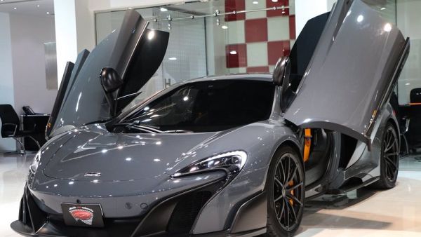 سيتم بيع سيارة ماكلارين 675LT هذه مقابل 2.15 درهم إماراتي (585,337 دولار أمريكي)