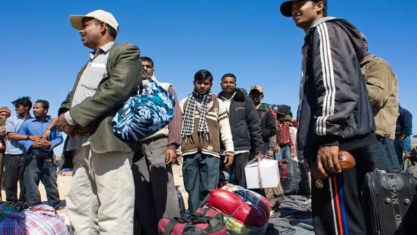 السعودية تنهي عقود مئات الموظفين غير السعوديين