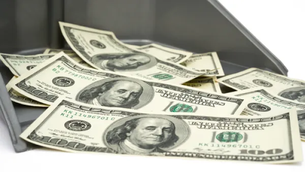 تراجع الدولار الأميركي من أعلى مستوى في سبعة أشهر 