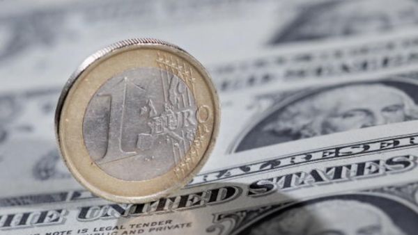 يصل سعر صرف الدولار إلى 300 ليرة سوريا مع نهاية الشهر الحالي وحلول شهر رمضان المبارك