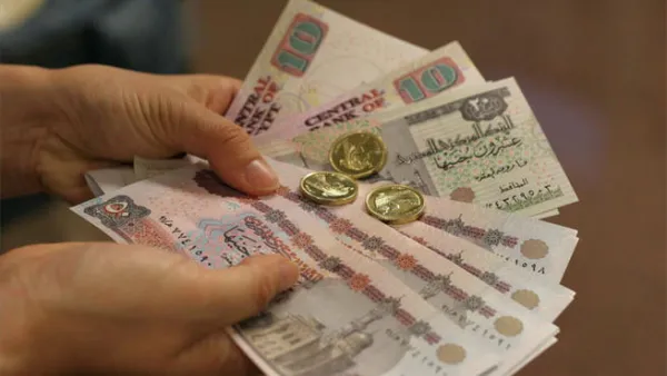 الاقتصاد المصري يعاني من 3 مشكلات رئيسية وهي اختلالات في مؤشرات الاقتصاد الكلي تتمثل في نسب عالية للدين العام وعجز الموازنة وعجز متزايد في ميزان المدفوعات، والثانية ارتفاع معدل البطالة بصورة كبيرة، والثالثة تباطؤ في حركة النشاط الاقتصادي 