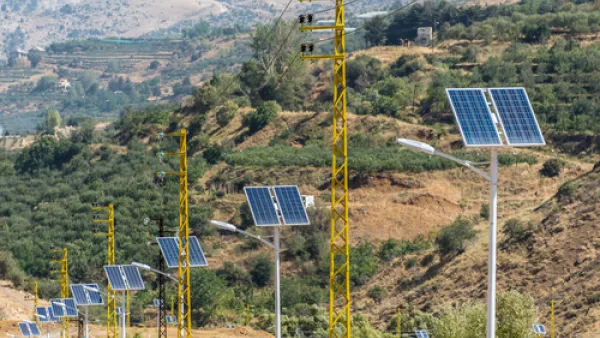 لبنان يوقع أول اتفاق لشراء الكهرباء من شركات خاصة
