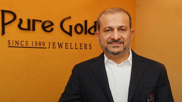 رجل الأعمال فيروز ميرتشانت مؤسس ورئيس شركة بيور جولد جيويلرز 