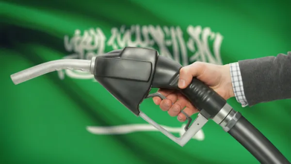 البنزين في السعودية أقل 62 % عن سعره العالمي