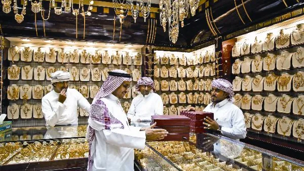السعودية توقف الوافد من العمل بمحلات الذهب 
