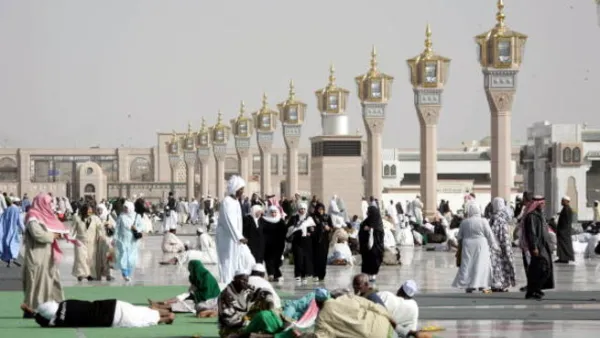تعد مصر من أكبر الدول التي يخرج منها معتمرون كل عام، وبحسب تقديرات وزارة السياحة، فإن عدد المعتمرين في العام الهجري الماضي بلغ نحو 1.3 مليون معتمر