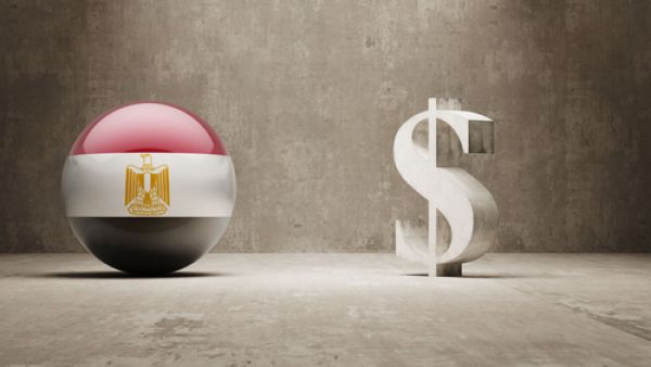تحاول مصر جذب الاستثمار لإنعاش النمو منذ انتفاضة 2011 التي أعقبتها قلاقل سياسية أدت إلى عزوف السياح والمستثمرين الأجانب المصدرين الرئيسيين للعملة الصعبة