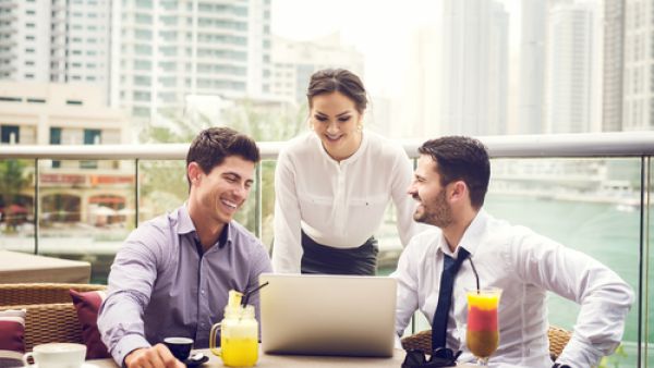 تختلف عملية التوظيف اليوم من خلال ضرورة توظيف أشخاص يتلاءمون مع ثقافة شركتك بشكل جيّد لضمان بقائهم موظفين منتجين، وصريحين، وفعّالين