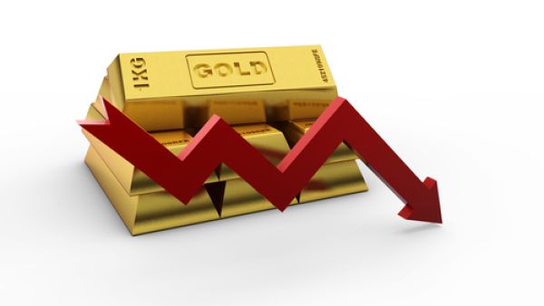 انخفض الذهب في العقود الأمريكية الآجلة 0.7 في المئة إلى 1135.20 دولارًا للأوقية