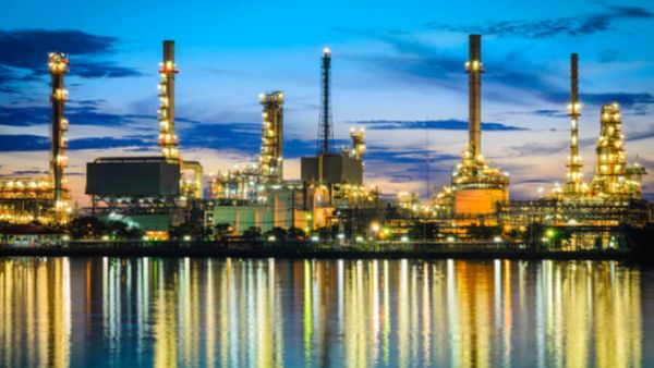 In the fourth quarter of 2014, a total of 64 major contracts EPC, Feed and Subsea/SURF were awarded across 53 upstream developments In the fourth quarter of 2014, a total of 64 major contracts EPC, Feed and Subsea/SURF were awarded across 53 upstream developments