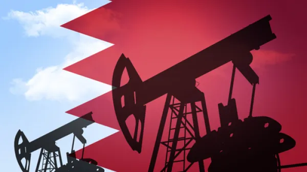 تحصل البحرين على إيراداتها النفطية من حقلين، هما حقل البحرين البري وحقل أبو سعفة الذي تتقاسمه مع السعودية