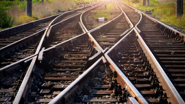 واشنطن تتبنى خطة لإنشاء سكة حديد تربط إسرائيل بدول عربية
