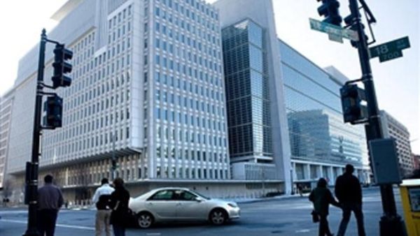 تظهر التقديرات المبدئية للبنك الدولي أنه في ظل الأوضاع الحالية، سيبقى معدل النمو في مسار 3% حتى عام 2015 