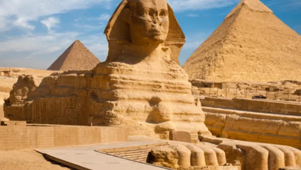 يمثل قطاع السياحة ركيزة أساسية لاقتصاد مصر ومصدر رزق لملايين المواطنين وموردا رئيسيا للعملة الصعبة