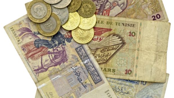 تونس لديها برنامج للإصلاحات الاقتصادية الكبرى يوفر مليار دولار للموازنة في 2015