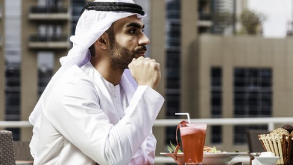 كشف استطلاع شركة “فيزا”، حول سلوك إنفاق المستهلكين وأولوياتهم ونظرتهم حيال المستقبل، أن المهنيين العاملين في الإمارات يضعون تعليم أطفالهم على قائمة أولوياتهم، بنسبة 65%، وقضاء وقت مع العائلة 57%، والحفاظ على وضع صحي جيد 52%