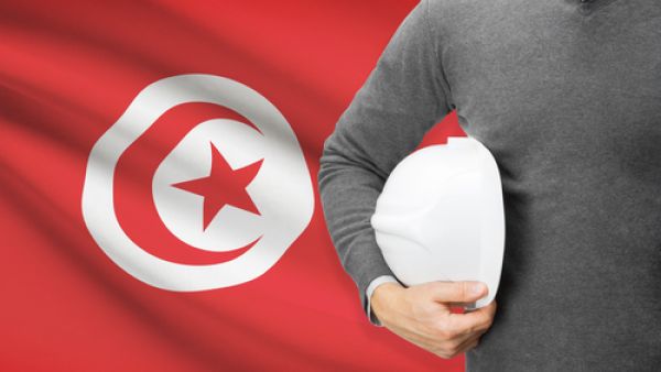 تونس تعتزم تسريح آلاف العاملين في القطاع العام