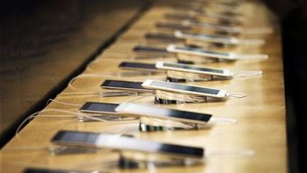Nokia users in the Gulf download four million apps for their phones a week