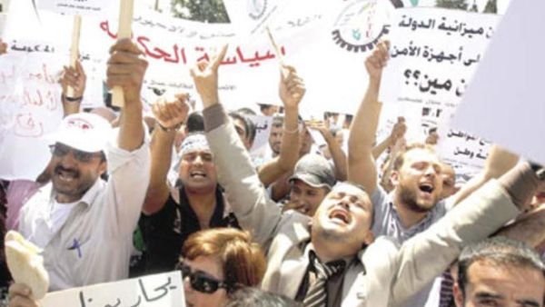 شهدت الاراضي الفلسطينية موجة احتجاجات مستمرة للاسبوع الثاني