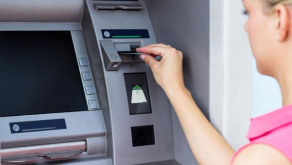 قراصنة يجبرون الصرافات الآلية على إخراج المال