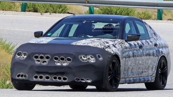 من المتوقع أن يقل وزن M5 قرابة 100 كجم عن سابقتها مع بنائها على قاعدة عجلات CLAR الخفيفة الوزن