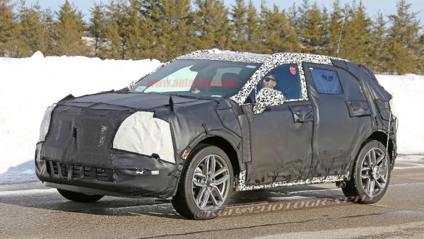 كاديلاك تبدأ في اختبار XT3 الجديدة كلياً