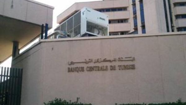 قال البنك ان "مكانة الاقتصاد التونسي تراجعت من المرتبة 40 في فترة 2011- 2012 إلى المرتبة 83 بالنسبة للفترة 2013-2014 حسب آخر تقرير لمؤسسة دافوس