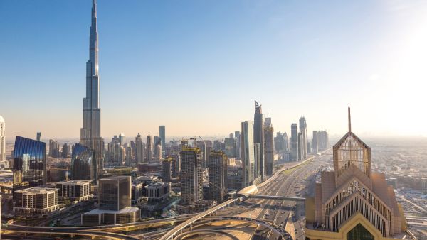 الاستثمار رأسه هو اتباع استراتيجية محددة بأهداف مدروسة قريبة وبعيدة المدى تجني منها الأرباح وتحد نسبة الخسارة بدرجات ضئيلة