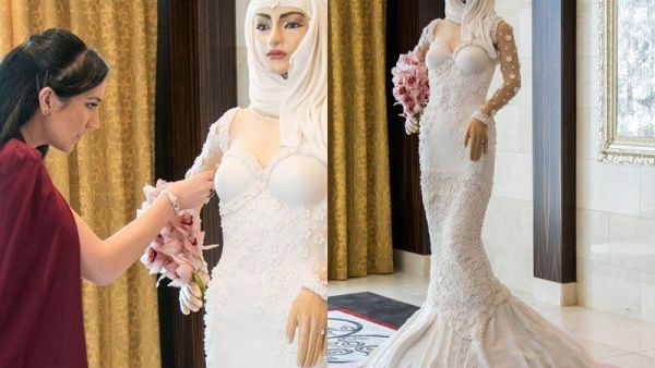 السر في ارتفاع سعر الكعكة التي صنعتها المصممة البريطانية المعروفة عالميا ديبي وينجهام هو أنها مرصعة بخمس قطع من الألماس النقي عيار 3 قراريط، يبلغ ثمن كل واحدة منها 200 ألف دولار