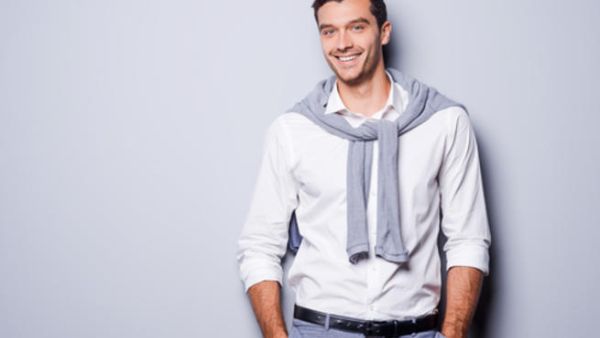 يمتلك الرجل الواثق من نفسه جاذبية خاصة يسحر بها النساء دون عناء
