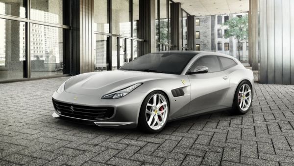 فيراري تكشف عن GTC4 Lusso T فئة جديدة بمحرك V8