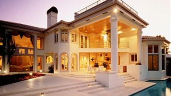 Real estate agent Muna Ameen indicated that house prices in eastern neighbourhoods range between JD50,000 and JD70,000 depending on the size of the unit, while in the western part the value of residential units range between JD100,000 and JD150,000
