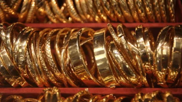 سوق دبي للذهب يوفر للزائر والمتسوق أحدث التصميمات العالمية في مجال المجوهرات والأحجار الكريمة بالإضافة إلى المنتجات المميزة بتصميمات مستوحاة من الأبعاد الثلاثية التي تلبي شغف المحبين لأجمل التشكيلات