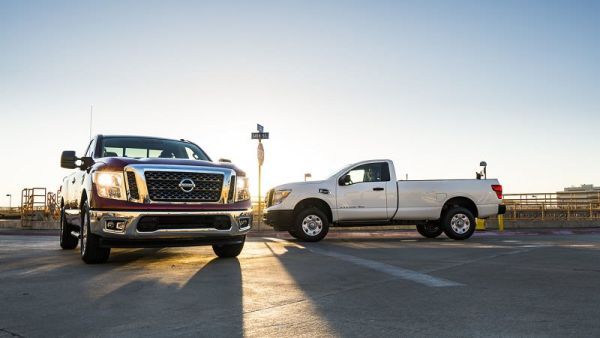 سيبدأ سعر نيسان تيتان 2017 بنسختها الأساسية S التي تعمل بنظام دفع ثنائي للعجلات من 29,580 دولار أمريكي (110,919 ريال سعودي) 