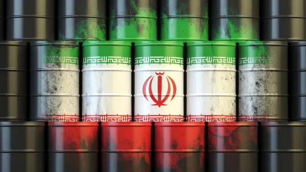 إيران تبيع نفطها بأقل سعر في 14 عاما