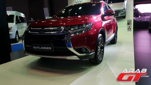 تتوفر ميتسوبيشي اوتلاندر 2016 بثلاثة خيارات من المحركات، الأول رباعي الاسطوانات سعة 2.4 لتر يولد قوة 166 حصان، المحرك الثاني V6 سعة 3 لترات يولد قوة 224 حصان، والخيار الثالث هجين