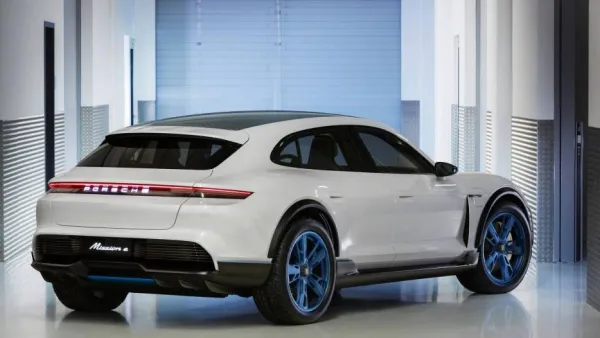 بورش تهدد تيسلا وتكشف عن Mission E Cross Turismo الكهربائية الاختبارية