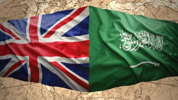 وقع الاتفاقية عن مجلس الغرف رئيس المجلس المهندس عبد الله بن سعيد المبطي وعن غرفة التجارة العربية - البريطانية رئيسة الغرفة البارونة سايمونز