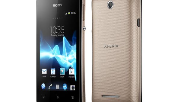 يتيح هاتف Xperia E4 Dual الاستخدام الأمثل لمدة طويلة خلال أيام العمل، مع بطارية فائقة الأداء تستمر لمدة يومين كاملين بالإضافة إلى أن الهاتف يوفر خاصية التقاط صور مثالية بمنتهى السهولة والسرعة