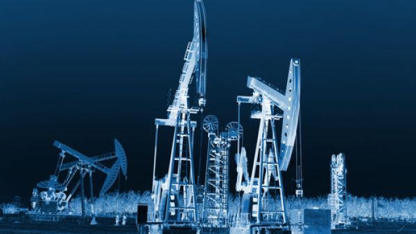 التقديرات تشير إلى أن بريطانيا تحوز كميات كبيرة من الغاز الصخري لكن عمليات استخراجها تواجه صعوبات في نيل الموافقة من المجتمعات المحلية نظرا للقلق بشأن الضجيج والتأثيرات البيئية