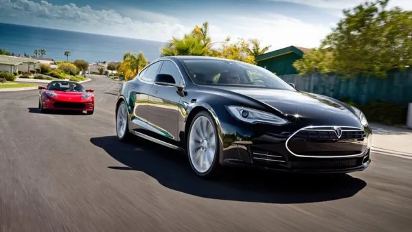 ستحمل السيارة الجديدة اسم تسلا موديل 3 - Tesla Model 3، ومن المتوقع أن يتم إطلاقها في حفل خاص سيقام في كاليفورنيا الجنوبية بتاريخ 31 مارس الجاري إن شاء الله