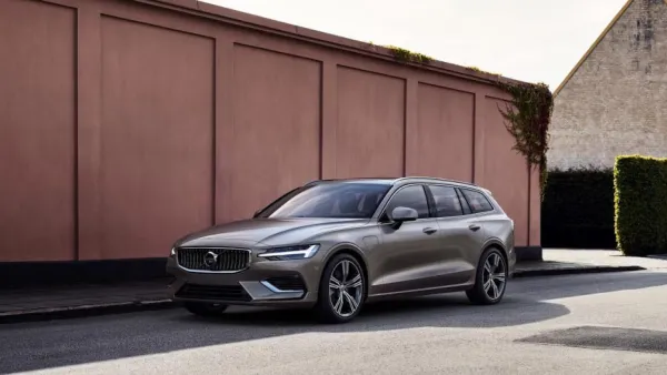 فولفو تكشف رسمياً عن V60 الجديدة