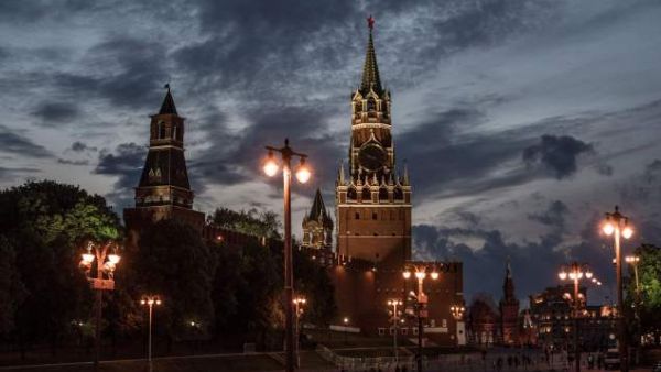 Sun sets behind the Kremlin at Red Square in Moscow (AFP/File Photo)	