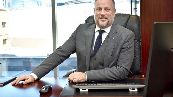 جلين نوبس، مدير عام فندق كوبثورن دبي